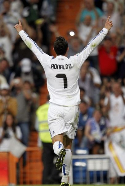 场上大放异 场上大放异